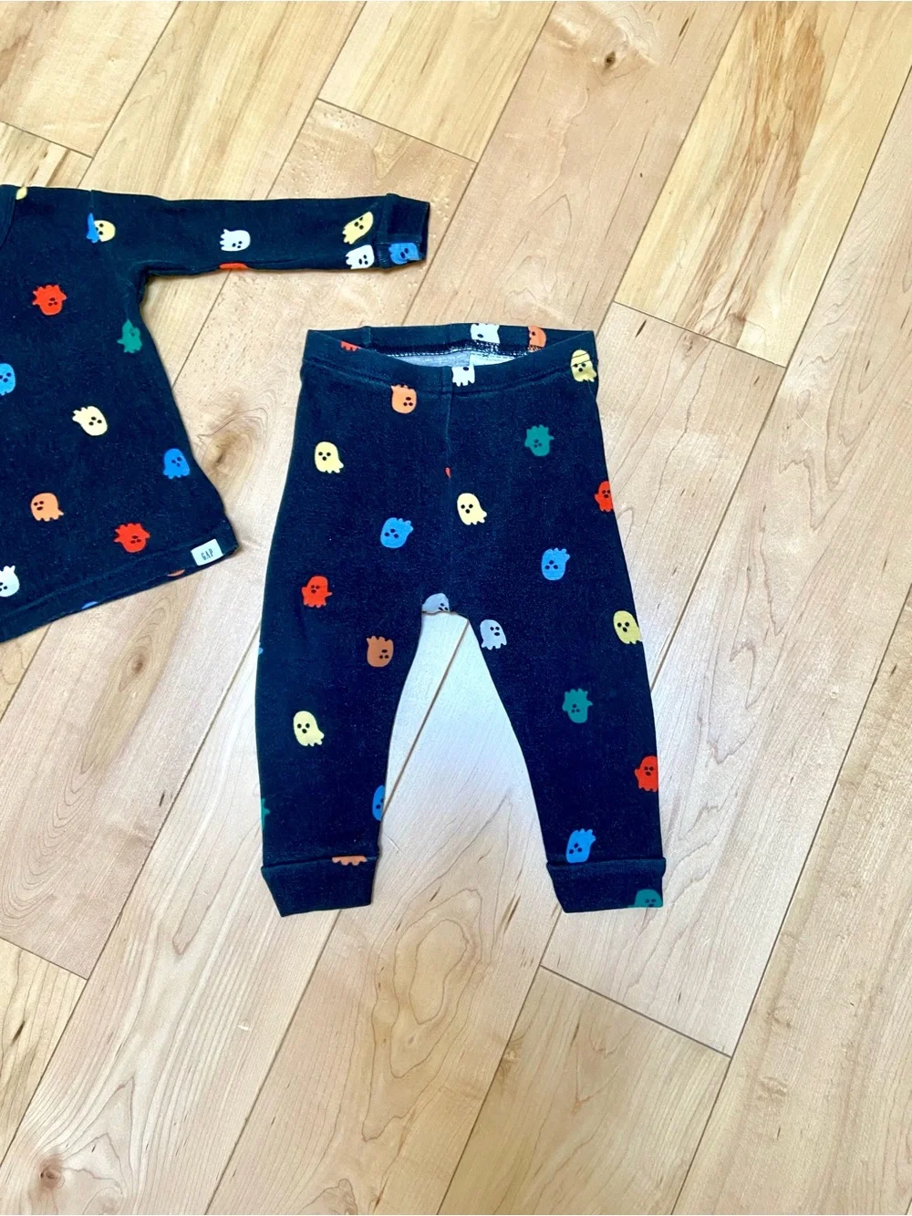 GAP organic cotton Black Kids 12-18m Halloween Pajama Set with cute Ghost Prints